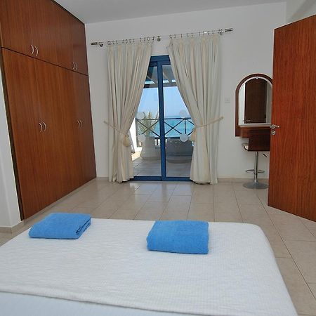 Kymmates Beach Front Villas Paphos Eksteriør bilde