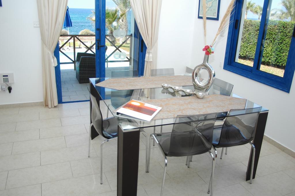 Kymmates Beach Front Villas Paphos Rom bilde