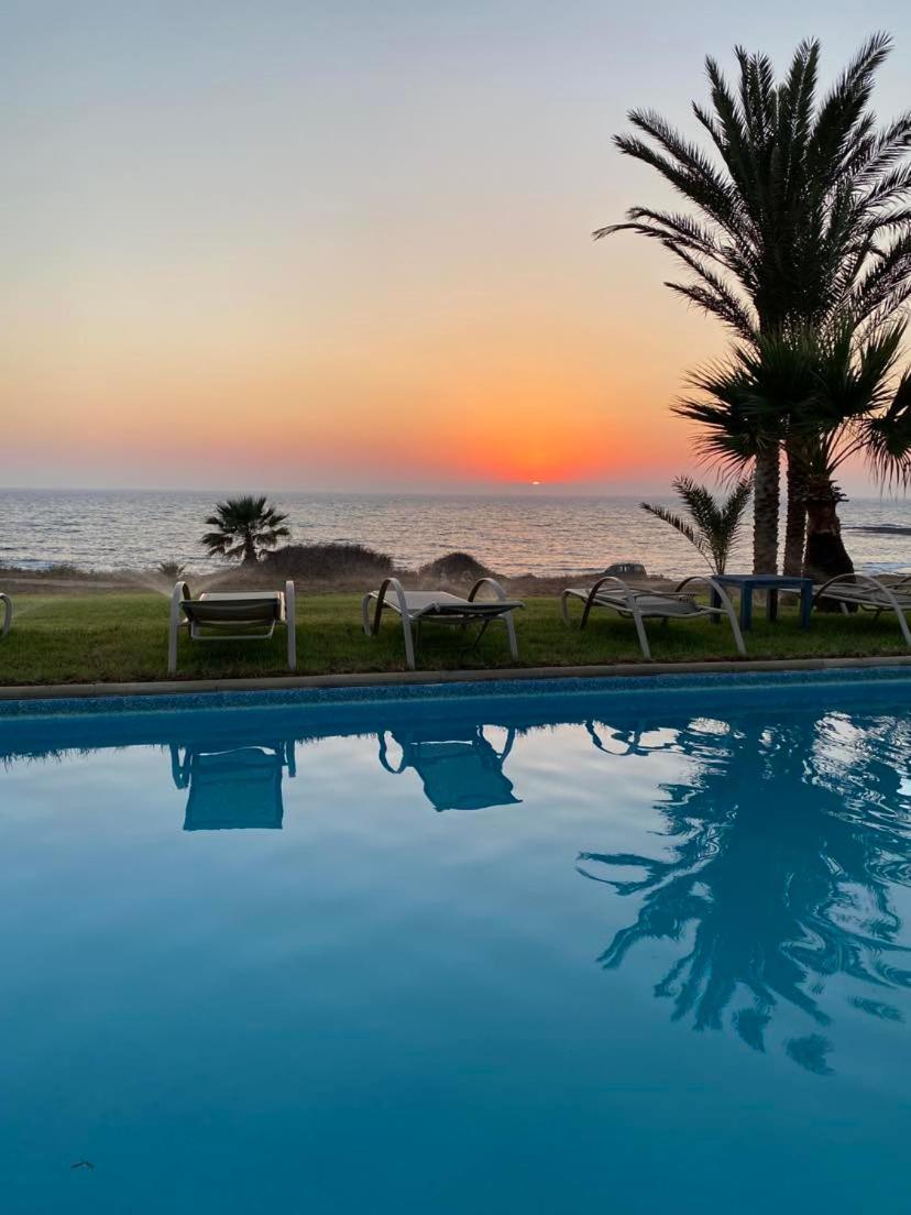 Kymmates Beach Front Villas Paphos Eksteriør bilde