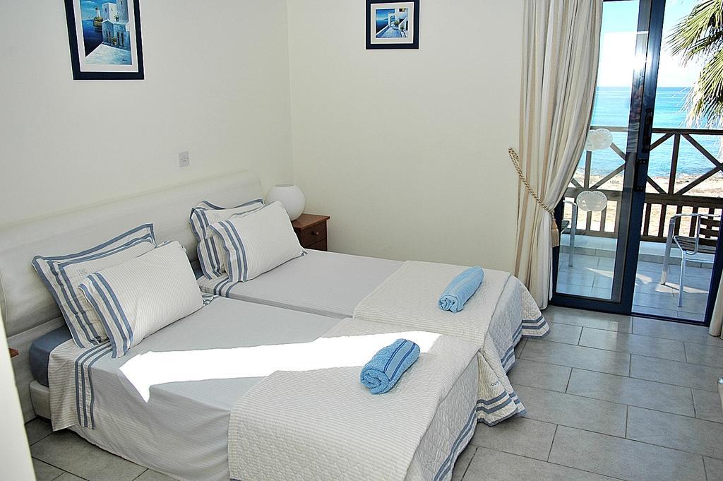 Kymmates Beach Front Villas Paphos Eksteriør bilde
