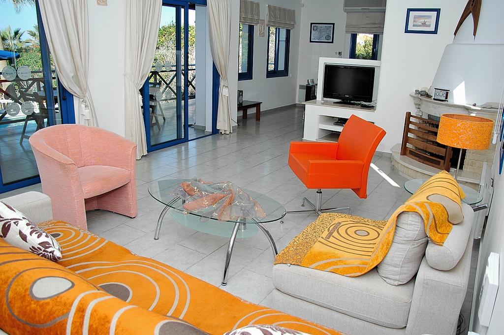 Kymmates Beach Front Villas Paphos Eksteriør bilde