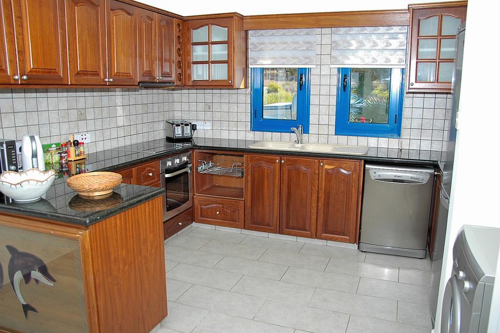 Kymmates Beach Front Villas Paphos Eksteriør bilde
