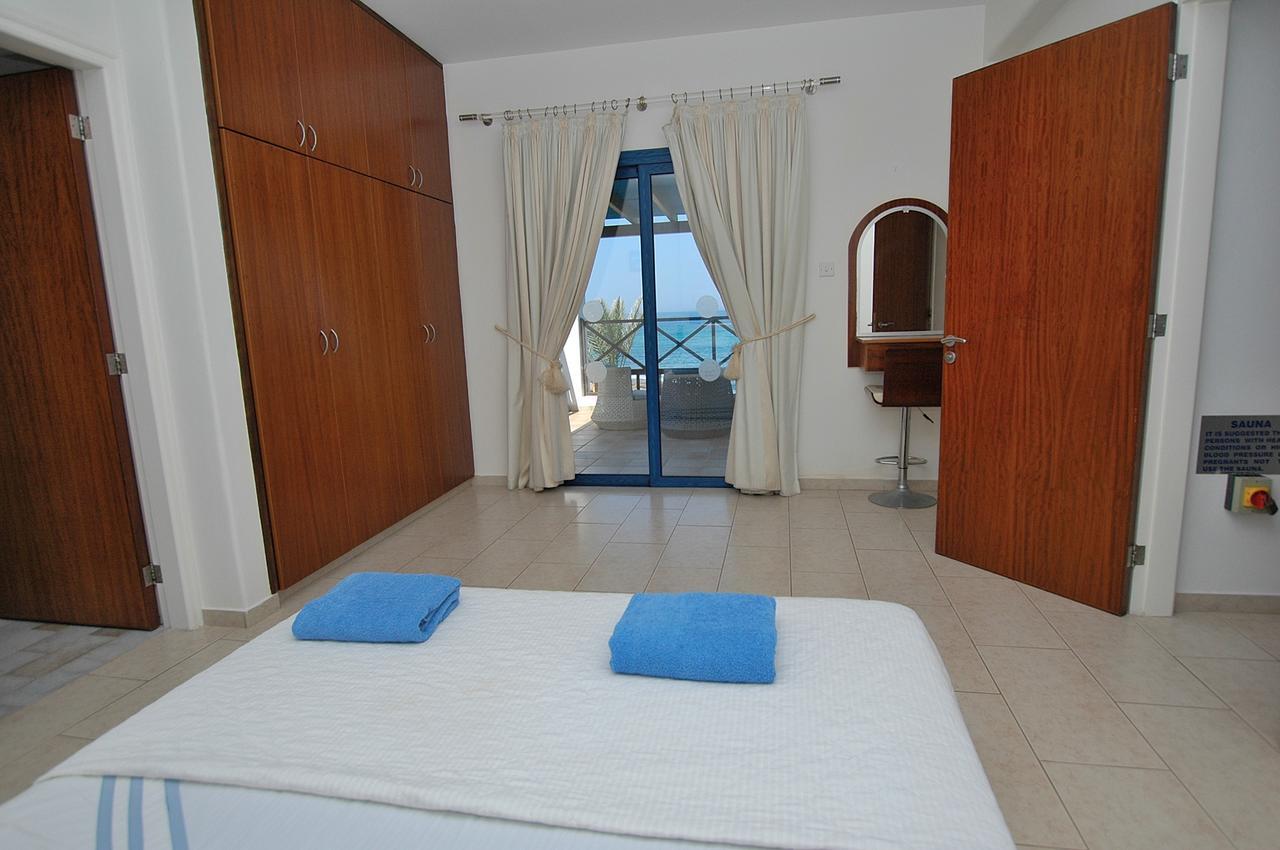 Kymmates Beach Front Villas Paphos Eksteriør bilde
