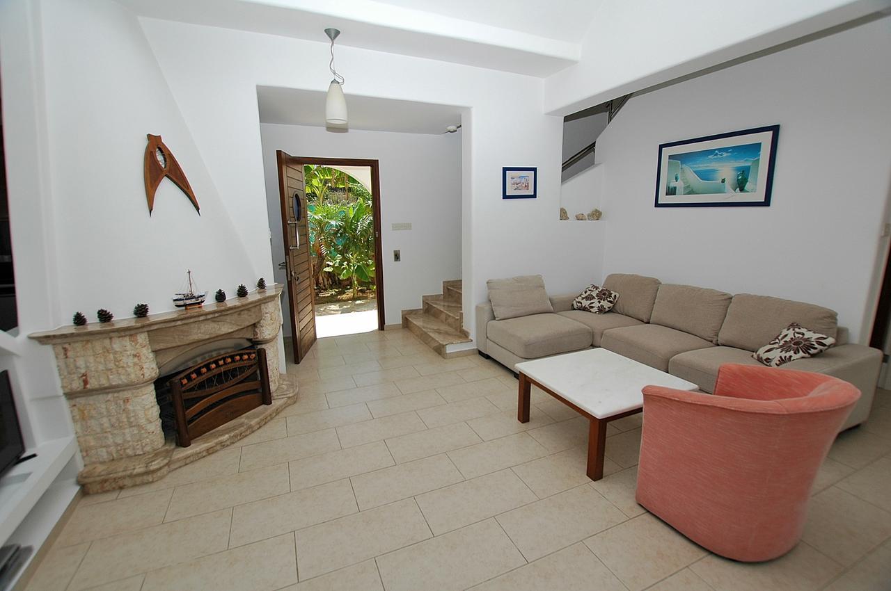 Kymmates Beach Front Villas Paphos Eksteriør bilde