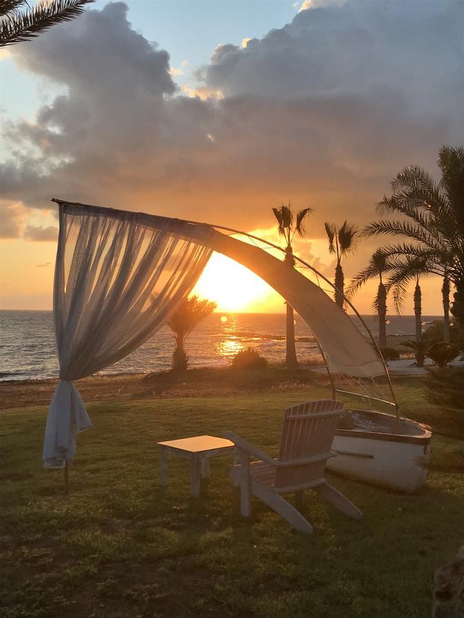 Kymmates Beach Front Villas Paphos Eksteriør bilde